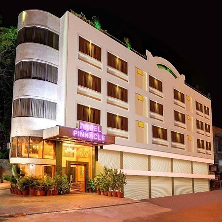 Hotel Pinnacle Ахмедабад Екстер'єр фото