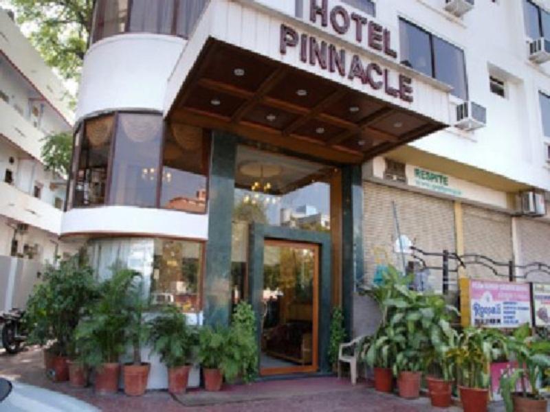 Hotel Pinnacle Ахмедабад Екстер'єр фото